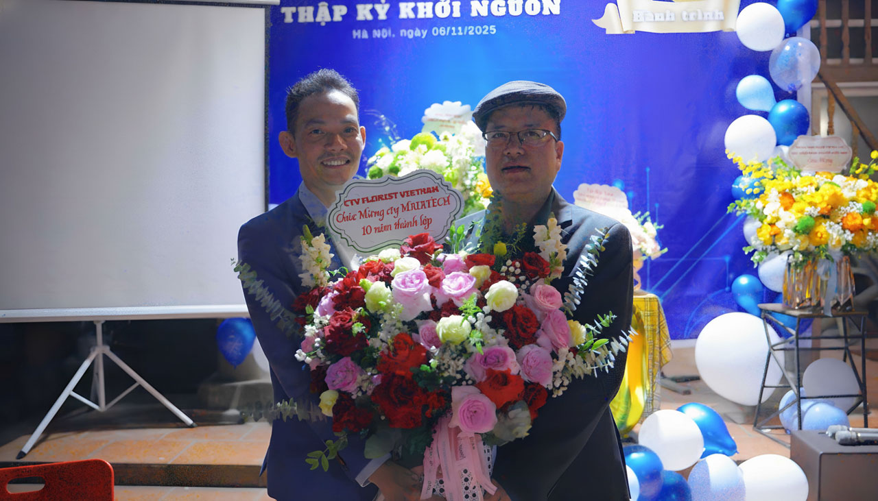 Công ty Florist tặng hoa chúc mừng 10 năm thành lập công ty